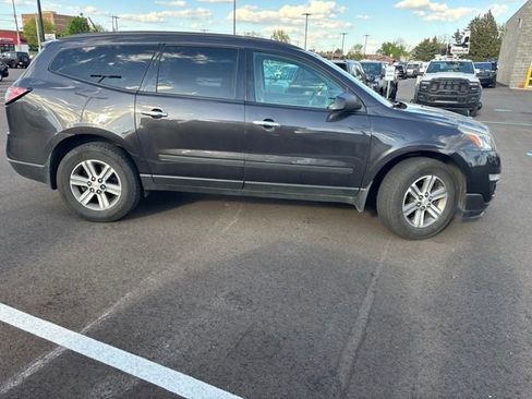 Used 2017 Chevrolet Traverse LS FWD image 2
