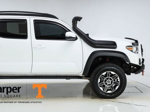 Used 2018 Toyota Tacoma TRD Off-Road image 12