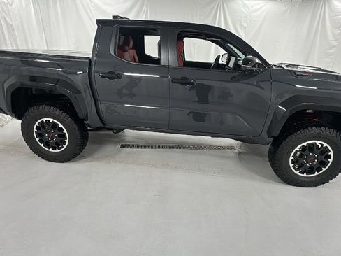 Used 2025 Toyota Tacoma TRD Sport image 2