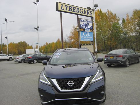 Used 2023 Nissan Murano SV image 2