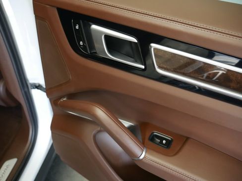 Certified 2023 Porsche Cayenne Turbo AWD/4WD image 27