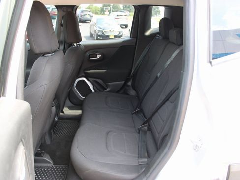 Used 2018 Jeep Renegade Latitude w/ Cold Weather Group AWD/4WD image 13