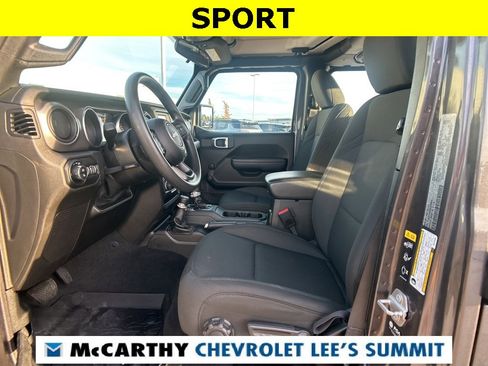 Used 2021 Jeep Gladiator Sport image 22