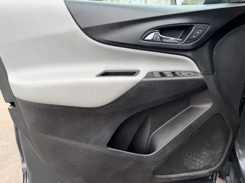Used 2018 Chevrolet Equinox LS image 18