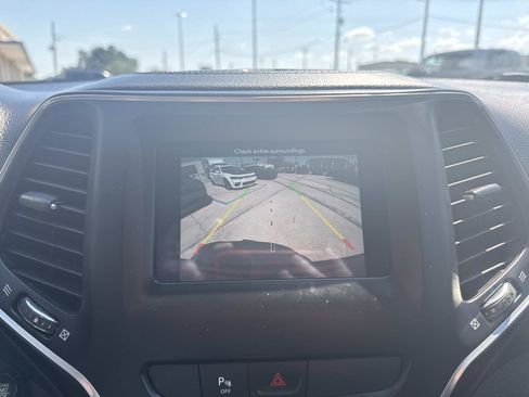 Certified 2020 Jeep Cherokee Latitude Plus image 25