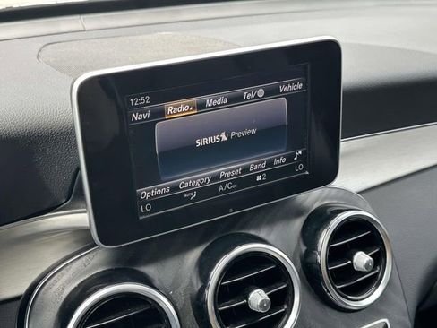 Used 2019 Mercedes-Benz GLC 300 4MATIC image 25