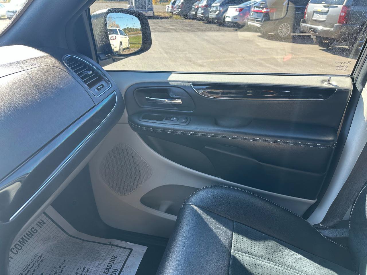 Used 2018 Dodge Grand Caravan SXT FWD image 21