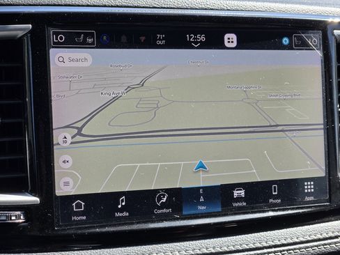 Used 2024 Chrysler Pacifica Touring-L w/ Uconnect Theater Family Group FWD image 5