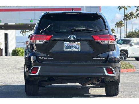 Used 2018 Toyota Highlander Limited Platinum AWD/4WD image 5