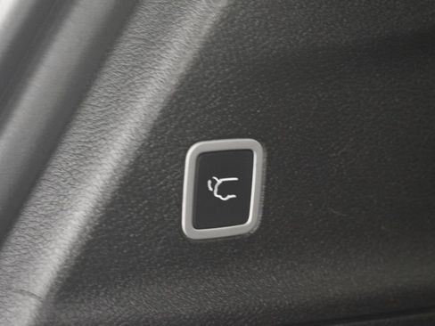 Used 2017 Chrysler Pacifica Limited image 23