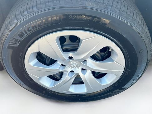 Used 2025 Toyota RAV4 LE AWD/4WD image 11