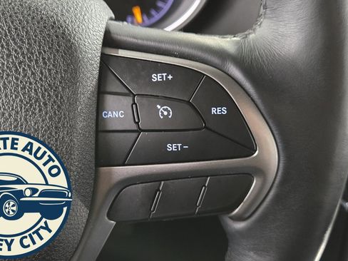 Used 2018 Jeep Grand Cherokee Limited w/ Luxury Group II image 18