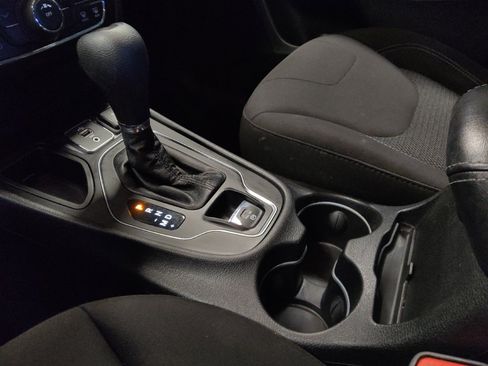 Used 2019 Jeep Cherokee Latitude w/ Popular Appearance Group image 26