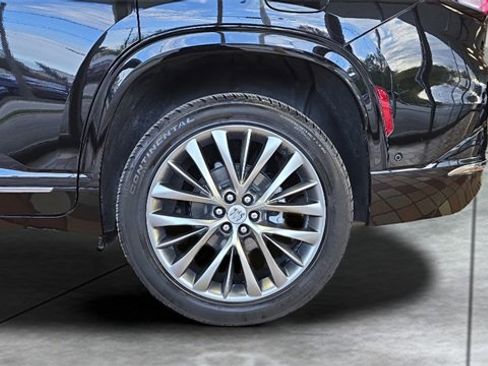 Used 2025 Buick Enclave Avenir image 31