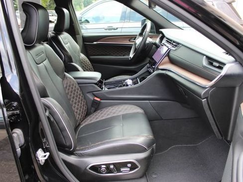 Used 2025 Jeep Grand Cherokee Summit w/ Obsidian Package AWD/4WD image 46