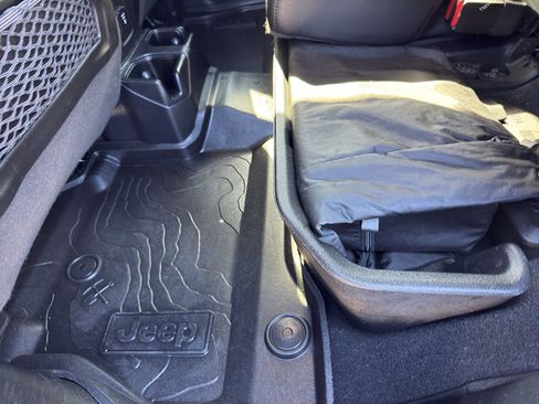 Used 2021 Jeep Gladiator Mojave AWD/4WD image 36