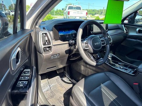 Used 2023 Kia Sorento SX AWD/4WD image 6