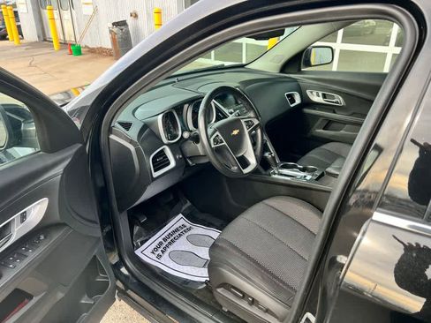 Used 2017 Chevrolet Equinox LT w/ Convenience Package image 2