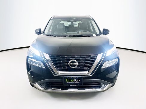 Used 2021 Nissan Rogue Platinum image 2