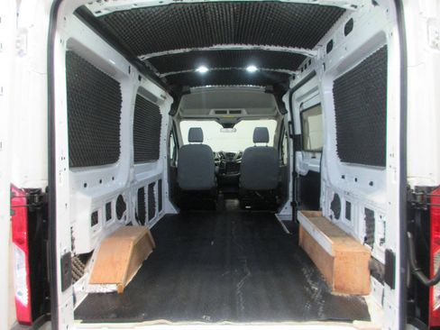Used 2018 Ford Transit 250 130 Medium Roof RWD image 26