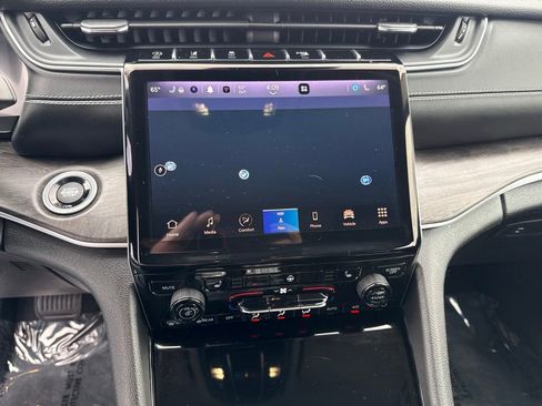 Certified 2023 Jeep Grand Cherokee L Limited AWD/4WD image 12
