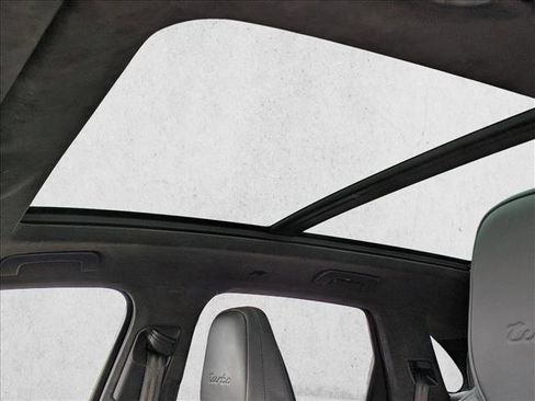 Used 2022 Porsche Cayenne Turbo image 13