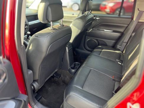 Used 2017 Jeep Compass Latitude image 28