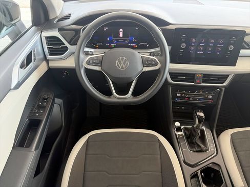 Certified 2025 Volkswagen Taos SE FWD image 34