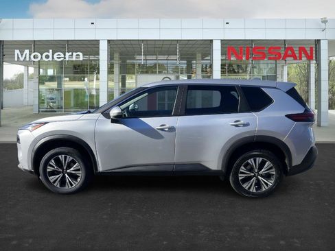Used 2023 Nissan Rogue SV image 2