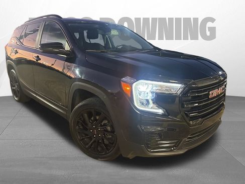 Used 2024 GMC Terrain SLE w/ Driver Convenience Package image 3