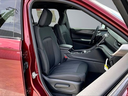 New 2026 Jeep Grand Cherokee L Laredo image 16