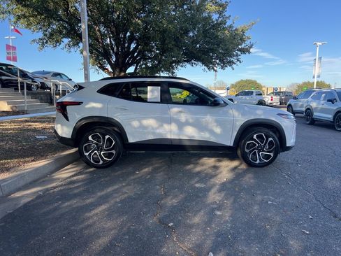Used 2025 Chevrolet Trax RS w/ Sunroof Package image 8