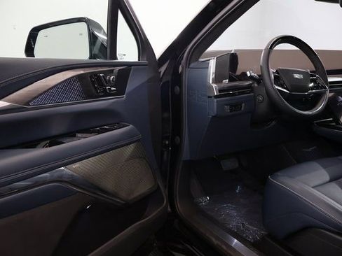 New 2026 Cadillac Escalade IQL Luxury image 6