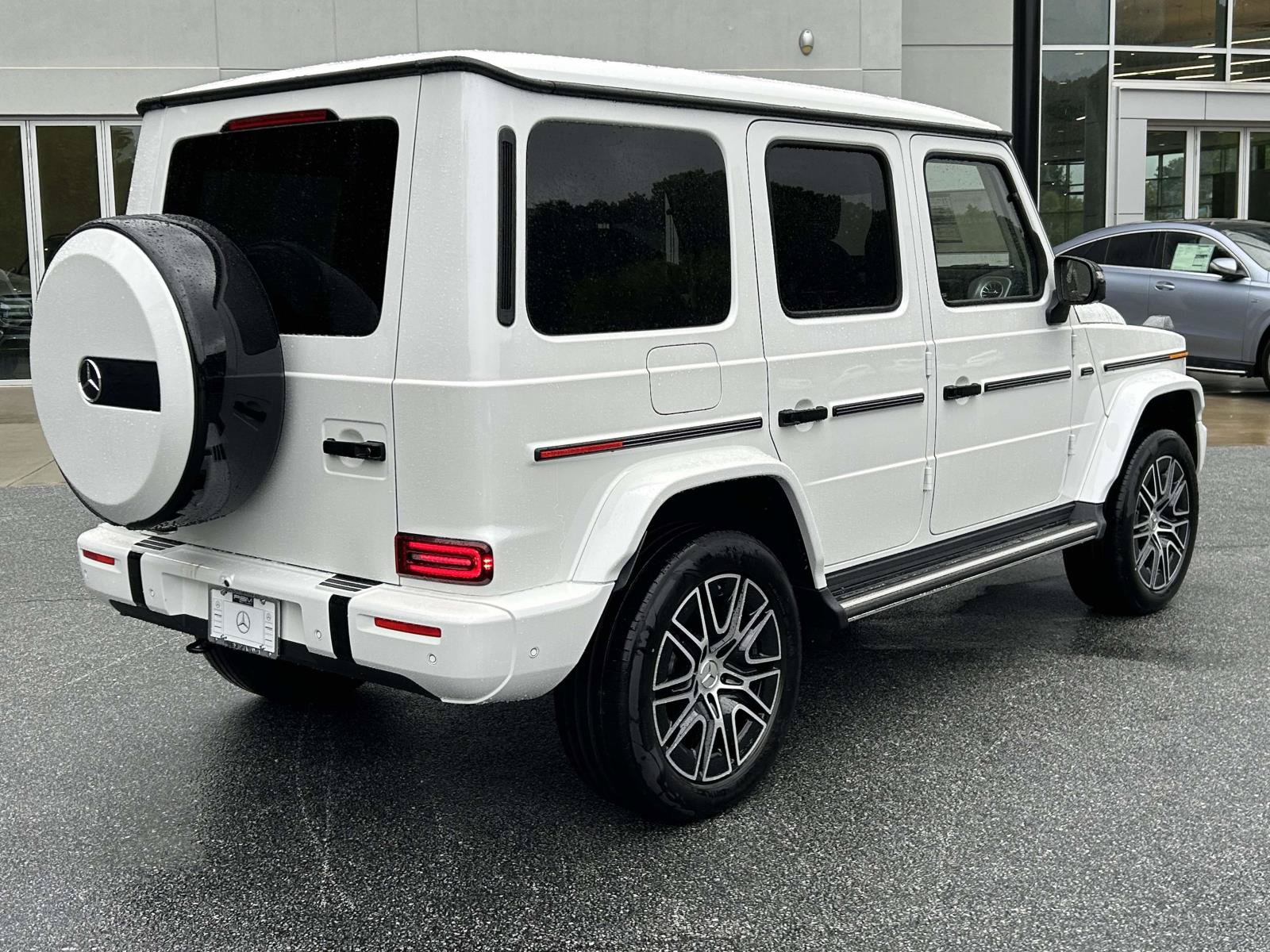 New 2027 Mercedes-Benz G 580 e image 6