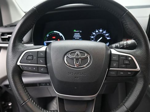 Used 2024 Toyota Sienna XLE FWD image 20