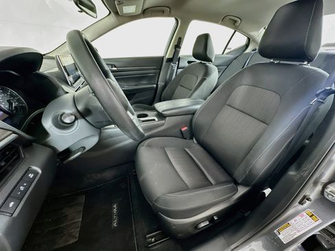 Used 2025 Nissan Altima 2.5 SV FWD image 13