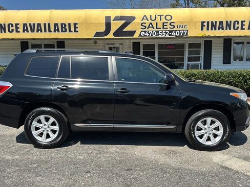 Used 2013 Toyota Highlander SE FWD image 2