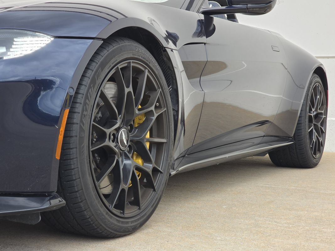 Used 2021 Aston Martin V8 Vantage Roadster RWD image 29