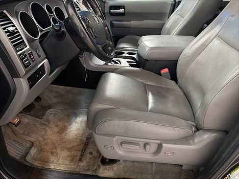 Used 2011 Toyota Sequoia Limited image 31
