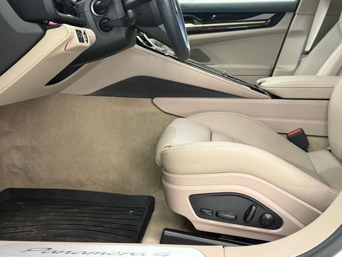 Certified 2024 Porsche Panamera image 5