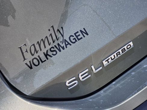 New 2026 Volkswagen Tiguan SEL R-Line AWD/4WD image 9
