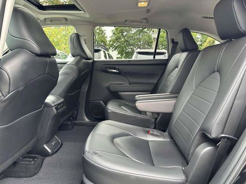Certified 2024 Toyota Highlander XLE AWD/4WD image 19
