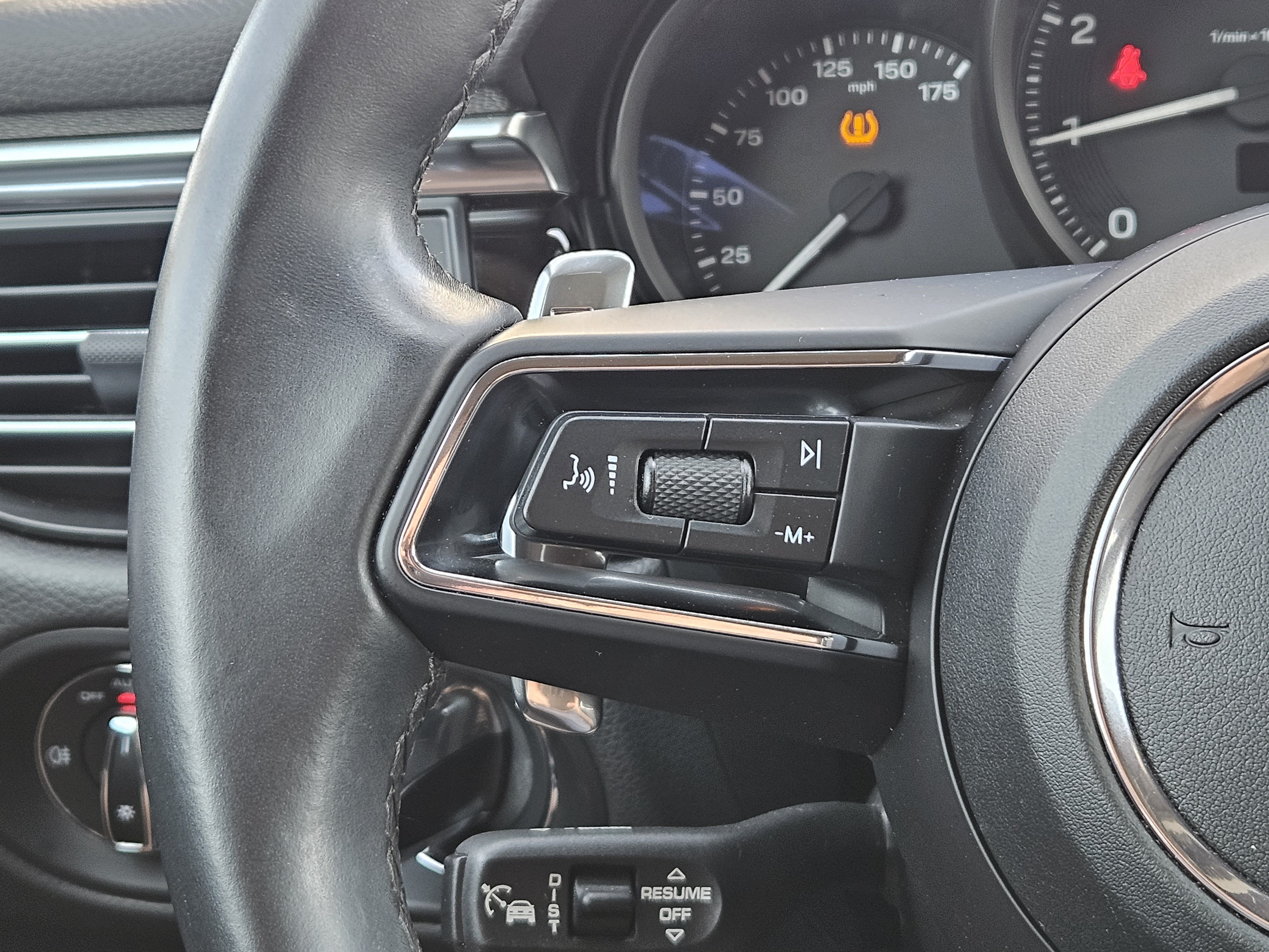 Certified 2023 Porsche Macan AWD/4WD image 26