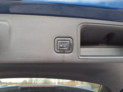 Certified 2022 GMC Terrain SLT w/ Tech Package image 32