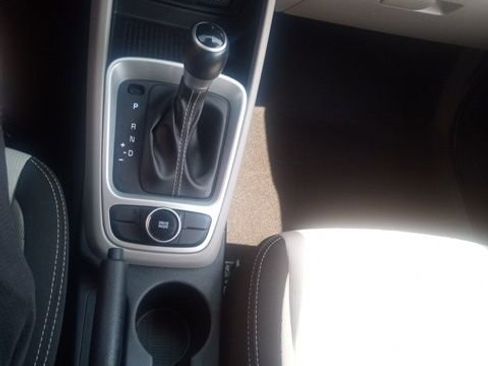 Used 2022 Hyundai Venue SEL image 12