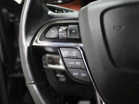 Used 2023 Lincoln Nautilus Reserve image 9