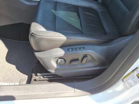 Used 2017 Volkswagen Tiguan SEL FWD image 24