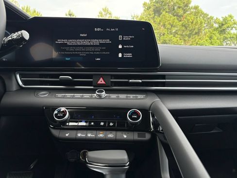 New 2026 Hyundai Elantra Limited FWD image 17