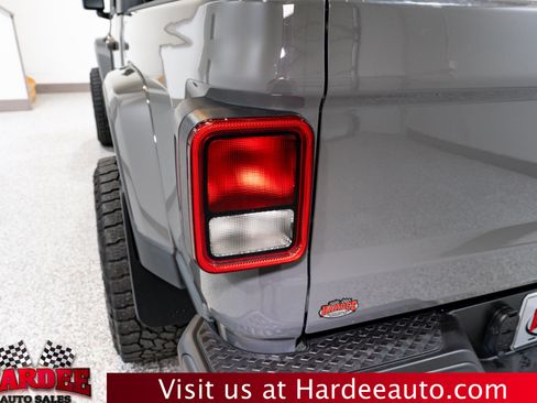 Used 2021 Jeep Gladiator Sport AWD/4WD image 9