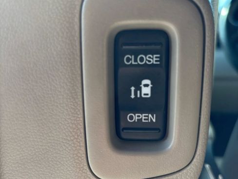 Used 2012 Honda Odyssey Touring Elite image 32